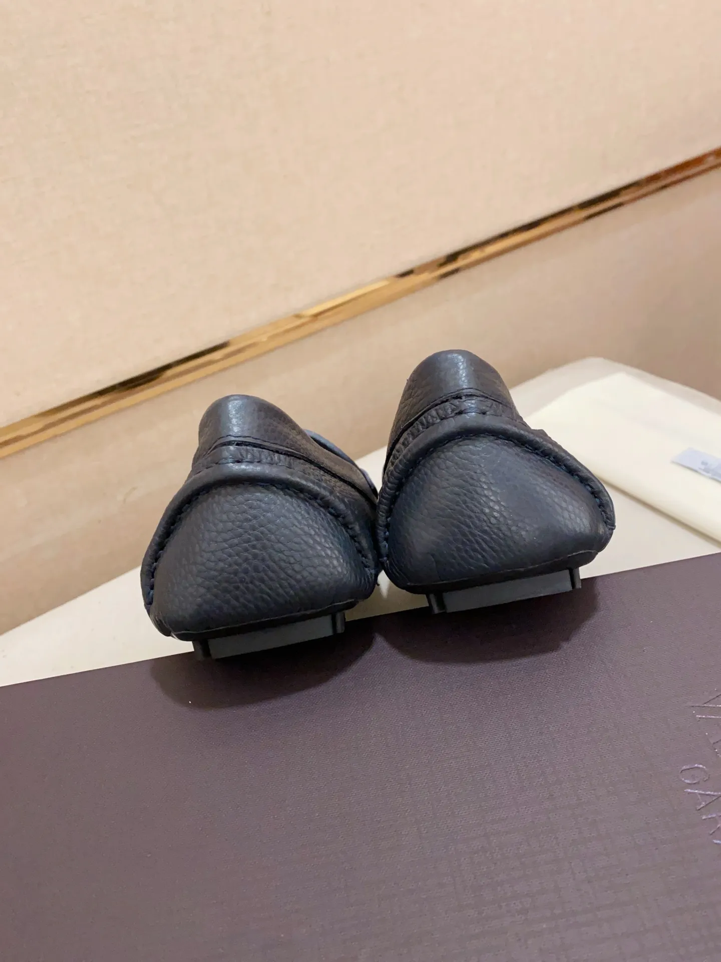 Men's shoes💰: 680💰VALENTINO, made of imported cowhide with imported water-dyed cowhide lining, iconic hardware and iconic wear-resistant outsole. 38-44. 45 VALENTINO packaging can be customized to enjoy the brand’s iconic product packaging
